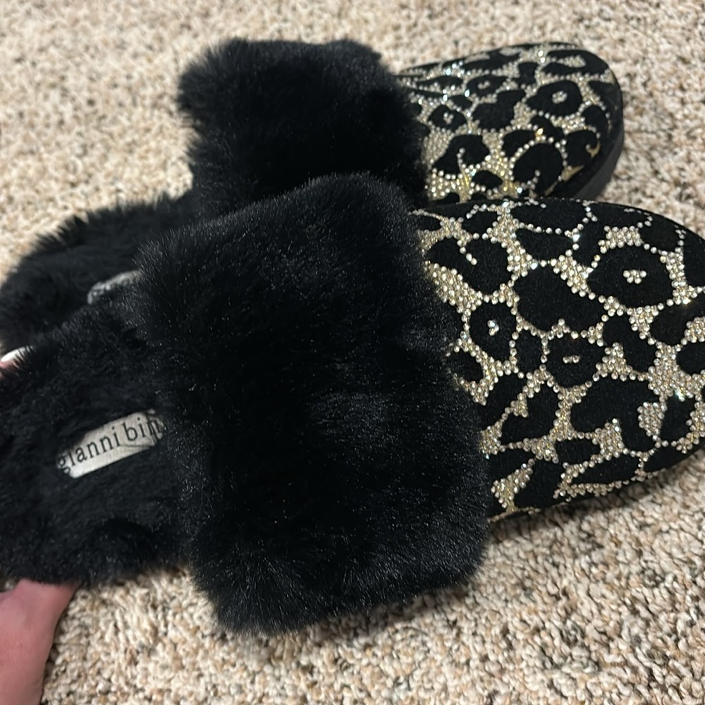 Gianni Bini slippers size 10